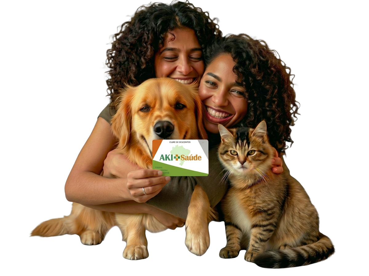 Pessoa abraçando cachorro e gato